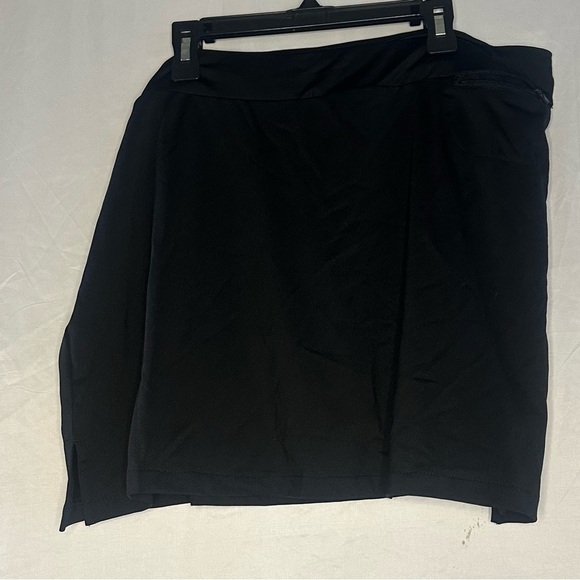 Be Inspired Women’s Black Skort size Large with Zipper pocket - Picture 1 of 8